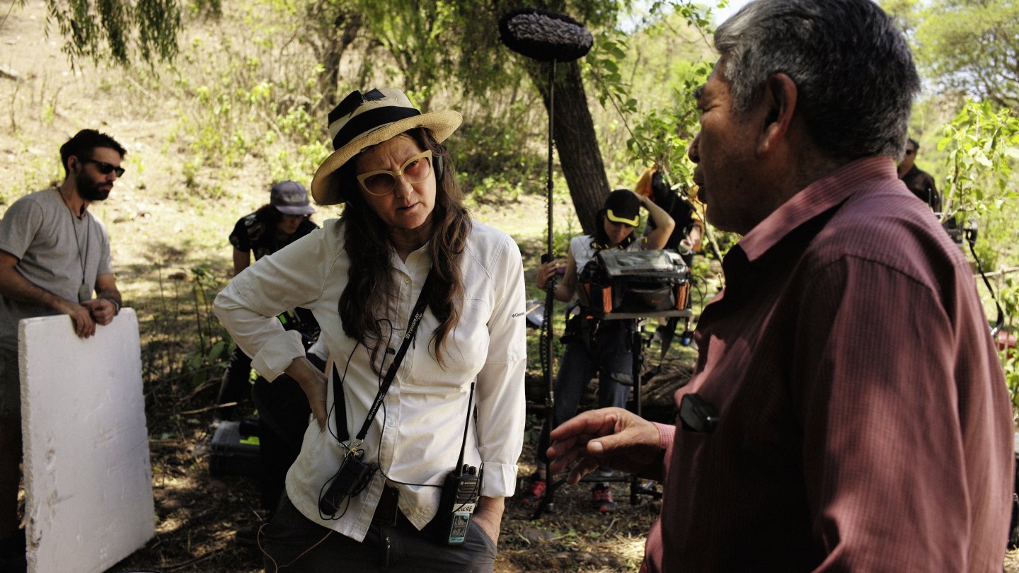 Ein Behind the Scenes Bild von NUESTRA TIERRA.