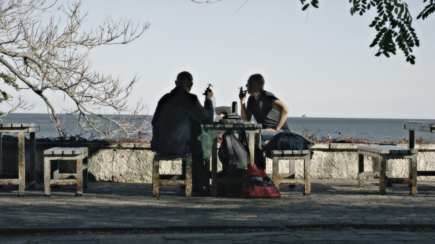 Filmststill aus WHEN LIGHTNING FLASHES OVER THE SEA.
