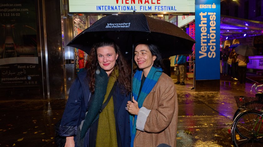 Mascha Schilinski (IN DIE SONNE SCHAUEN) und Festivaldirektorin Eva Sangiorgi, Gartenbaukino