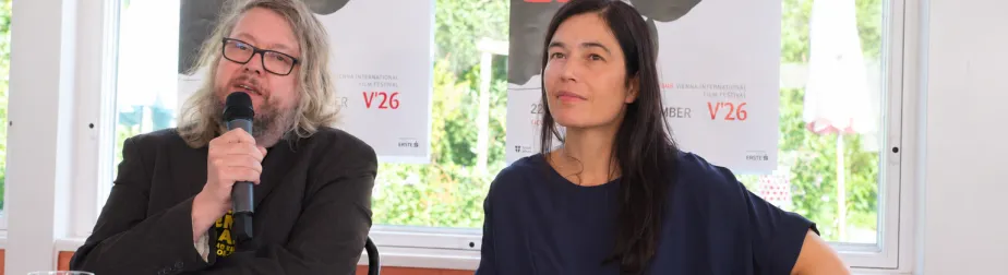 Ein Foto von Christoph Huber und Eva Sangiorgi.