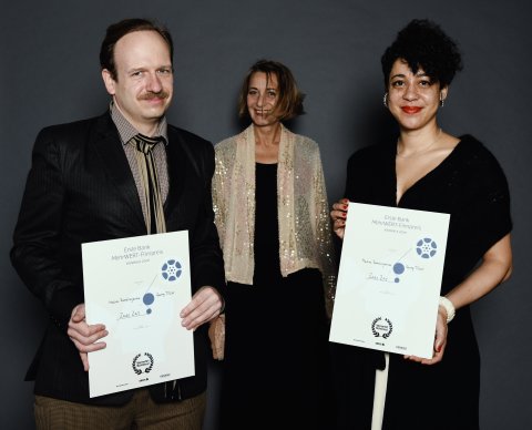 Die Gewinner*innen des Erste Bank MehrWert Filmpreises 2020, Georg Tiller und Maéva Ranaïvojaona (ZAHO ZAY) mit der Leiterin des Erste Bank Sponsoring, Ruth Goubran / The winners of the Erste Bank MehrWert Film Prize 2020, Georg Tiller and Maéva Ranaïvojaona (ZAHO ZAY) with the head of sponsoring of Erste Bank, Ruth Goubran