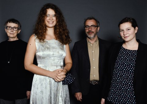 Die Standard Leserjury, Hildegund Amanshauser, Domenica Zamfirescu und Susanne Jäger mit Standard Filmkritiker Dominik Kamalzadeh