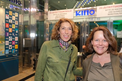 Adele Neuhauser und Eva Spreitzhofer bei der Viennale Eröffnung 2021 | Adele Neuhauser and Eva Spreitzhofer at the Viennale 2021 Opening