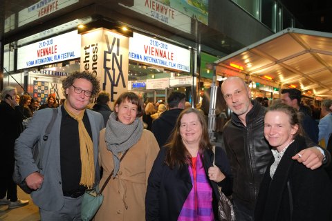 Oliver Neumann, Wilbirg Brainin-Donnenberg, Sebastian Meise und Sabine Moser bei der Viennale Eröffnung 2021 im Gartenbaukino | Oliver Neumann, Wilbirg Brainin-Donnenberg, Sebastian Meise and Sabine Moser at the Viennale 2021 Opening 