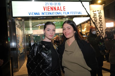 Anamaria Vartolomei und Eva Sangiorgi bei der Viennale Eröffnung | Anamaria Vartolomei and Eva Sangiorgi  at the Viennale Opening 2021
