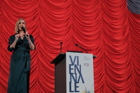 Moderation Nadja Bernhard bei der Eröffnung der Viennale 2021  | Nadja Bernhard at the Opening of the Viennale 2021