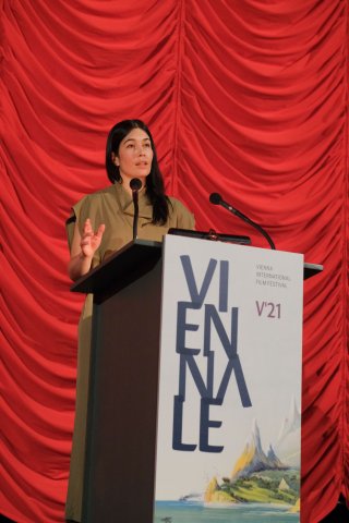 Festivaldirektorin Eva Sangiorgi bei der Eröffnung der Viennale 2021  | Festival director Eva Sangiorgi at the Viennale 2021 Opening