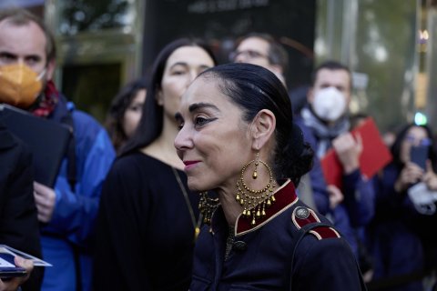 Shirin Neshat (LAND OF DREAMS) kommt am Gartenbaukino an | Shirin Neshat (LAND OF DREAMS) arrives at Gartenbaukino