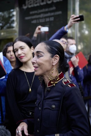 Shirin Neshat (LAND OF DREAMS) kommt am Gartenbaukino an | Shirin Neshat (LAND OF DREAMS) arrives at Gartenbaukino