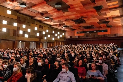 Volles Haus bei LAND OF DREAMS im Gartenbaukino | Full house at Gartenbaukino for LAND OF DREAMS