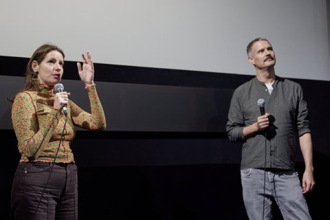 Jessica Sarah Rinland (MONÓLOGO COLECTIVO) und Moderation James Lattimer