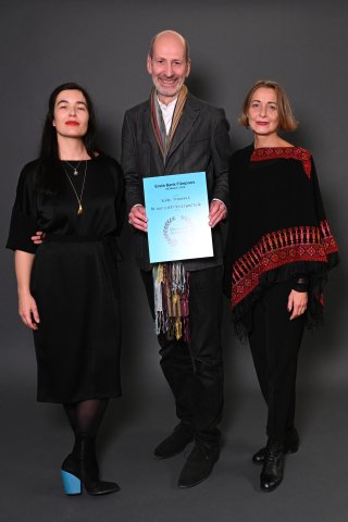 Festivaldirektorin Eva Sangiorgi, Ralph Wieser, stellvertretend für ERSTE BANK Filmpreis – Vermehrt Schönes! Preisträgerin Klára Tasovská (JEŠTĚ NEJSEM, KÝM CHCI BÝT) und Ruth Goubran (Leitung Sponsoring Erste Bank und Jurysprecherin)