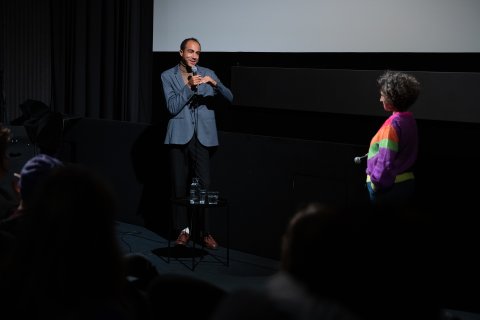 Maxime Jean-Baptiste (KOUTÉ VWA) und Moderation Rebecca De Pas