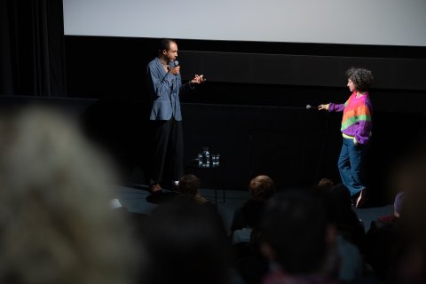 Maxime Jean-Baptiste (KOUTÉ VWA) und Moderation Rebecca De Pas