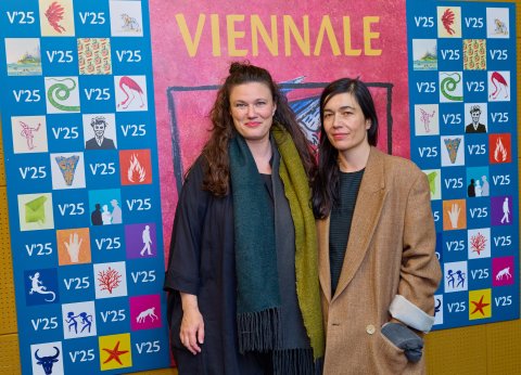 Mascha Schilinski (IN DIE SONNE SCHAUEN) und Festivaldirektorin Eva Sangiorgi, Gartenbaukino