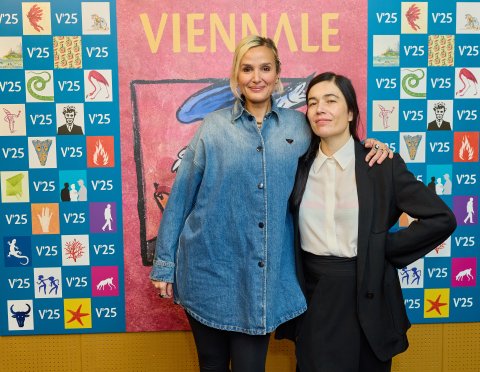Julia Ducournau (ALPHA) und Festivaldirektorin Eva Sangiorgi, Gartenbaukino