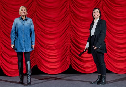 Julia Ducournau (ALPHA) und Festivaldirektorin Eva Sangiorgi, Gartenbaukino