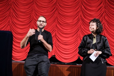 Lev Predan Kowarski (KAJ TI JE DEKLICA) und Moderation Wiktoria Pelzer, Gartenbaukino
