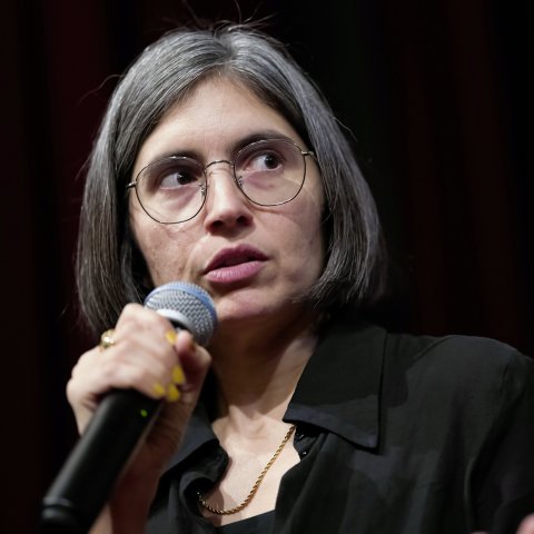 Helena Girón (UN DRAGÓN DE CIEN CABEZAS), Metro Kinosalon