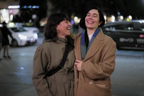 Bani Khoshnoudi (NOGHTEH-E-GORIZ) und Festivaldirektorin Eva Sangiorgi