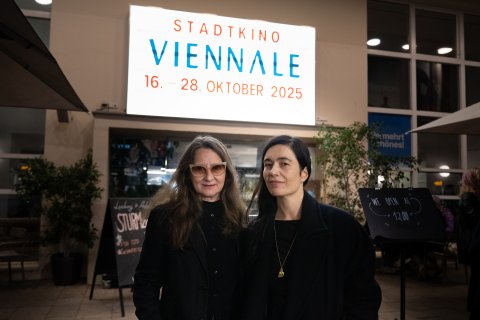 Lucrecia Martel (NUESTRA TIERRA) und Festivaldirektorin Eva Sangiorgi, Stadtkino im Künstlerhaus