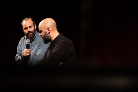  Francesco Sossai (LE CITTÀ DI PIANURA) und Moderation Alessandro Del Re, Metro, Historischer Saal