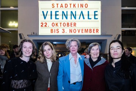 Julia Windischbauer, Katharina Rabl, Johanna Orsini, Linde Prelog (ERINNERUNGEN EINES WALDES) und Festivaldirektorin Eva Sangiorgi, Stadtkino im Künstlerhaus