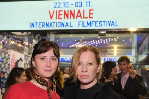 Carla Hüttermann und Birgit Minichmayr (EVERYTIME), Gartenbaukino