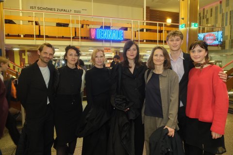 David Bohun, Wiktoria Pelzer, Birgit Minichmayr, Sandra Wollner, Lixi Frank, Tristán López und Carla Hüttermann (EVERYTIME), Gartenbaukino