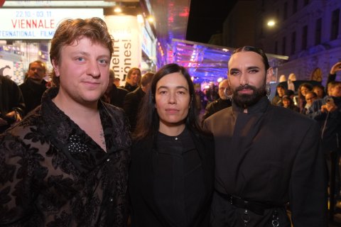 Thomas Schubert, Festivaldirektorin Eva Sangiorgi und Tom Neuwirth (DIE BLUTGRÄFIN), Gartenbaukino