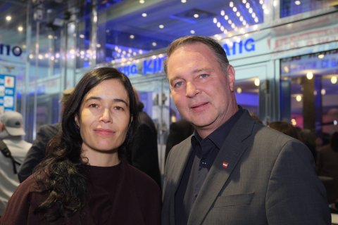 Festivaldirektorin Eva Sangiorgi und Vizekanzler Andreas Babler, Gartenbaukino