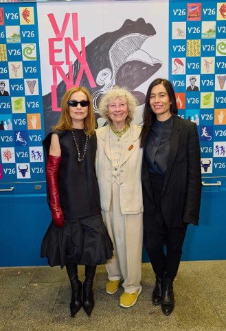 Isabelle Huppert, Ulrike Ottinger (DIE BLUTGRÄFIN) und Festivaldirektorin Eva Sangiorgi, Gartenbaukino