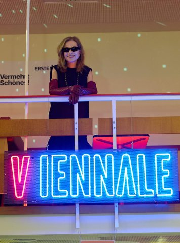 Isabelle Huppert (DIE BLUTGRÄFIN), Gartenbaukino