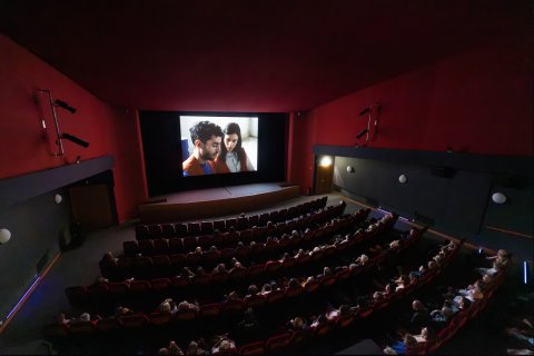 Screening MEINE FRAU WEINT, Urania
