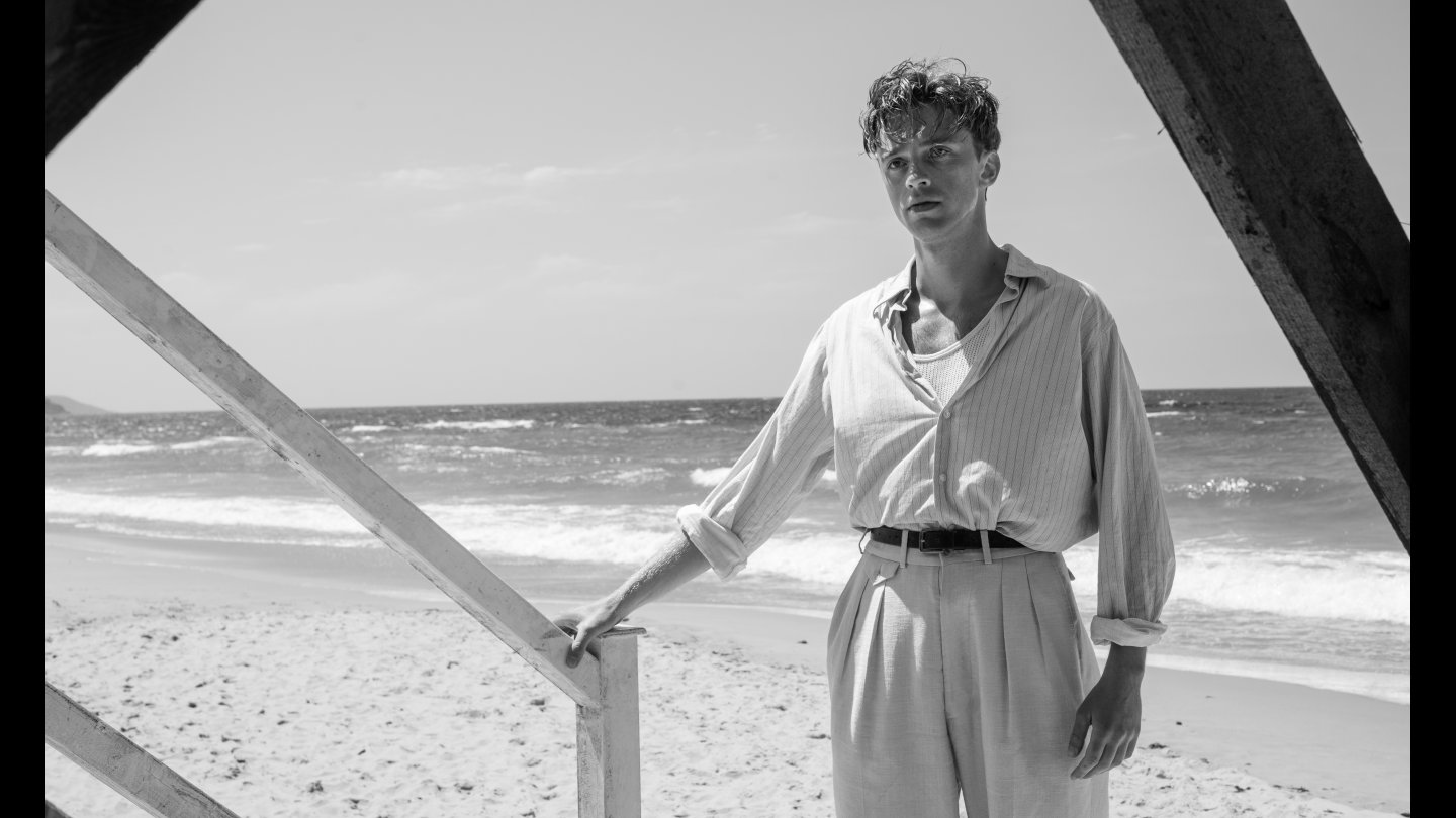 Filmstill of L' Etranger