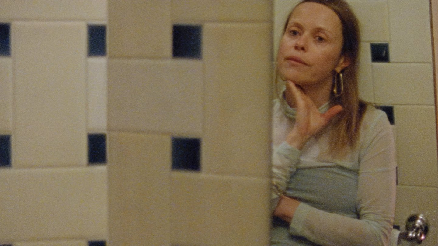 Filmstill of At Night