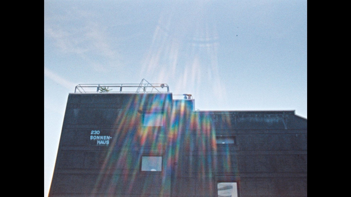Filmstill of Leaving Light