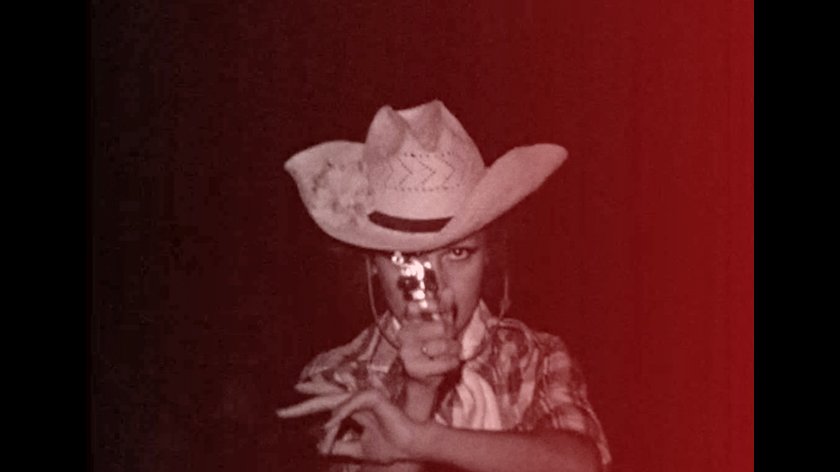 Filmstill of Bajo las banderas, el sol