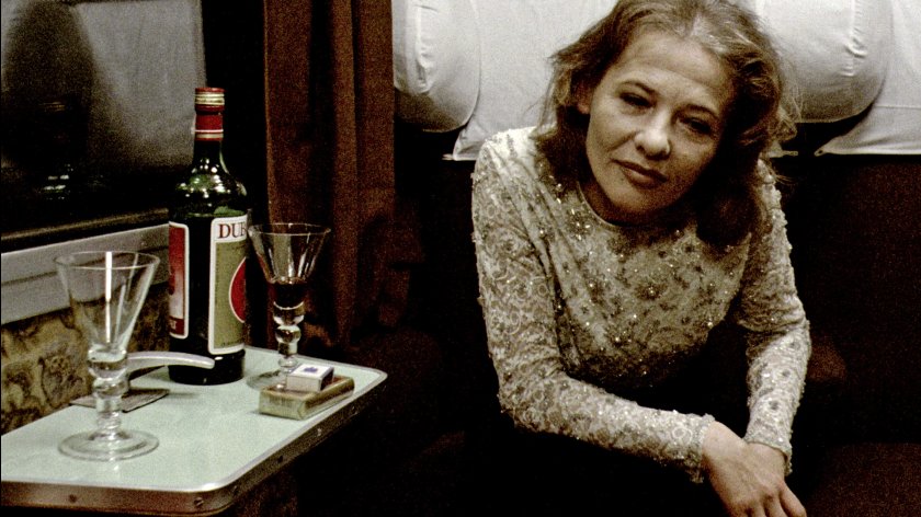 Filmstill of Nöi kezekben