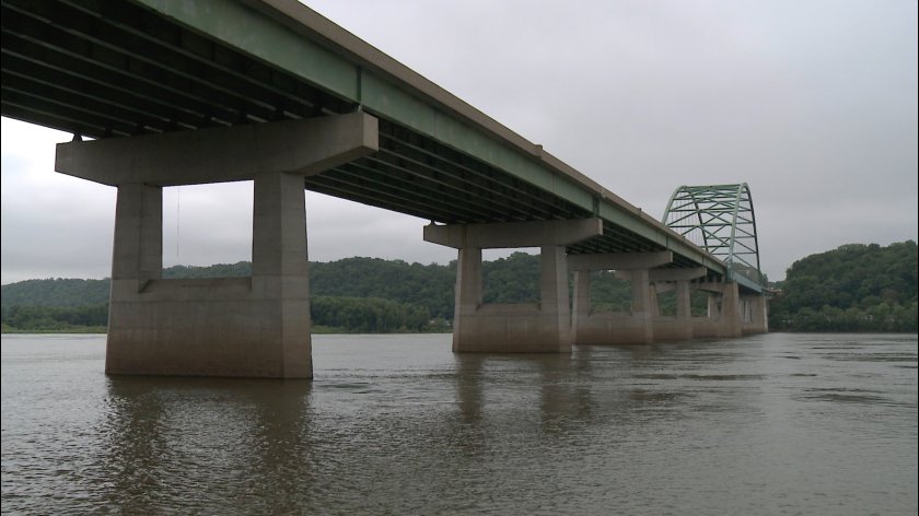Filmstill of Eight Bridges